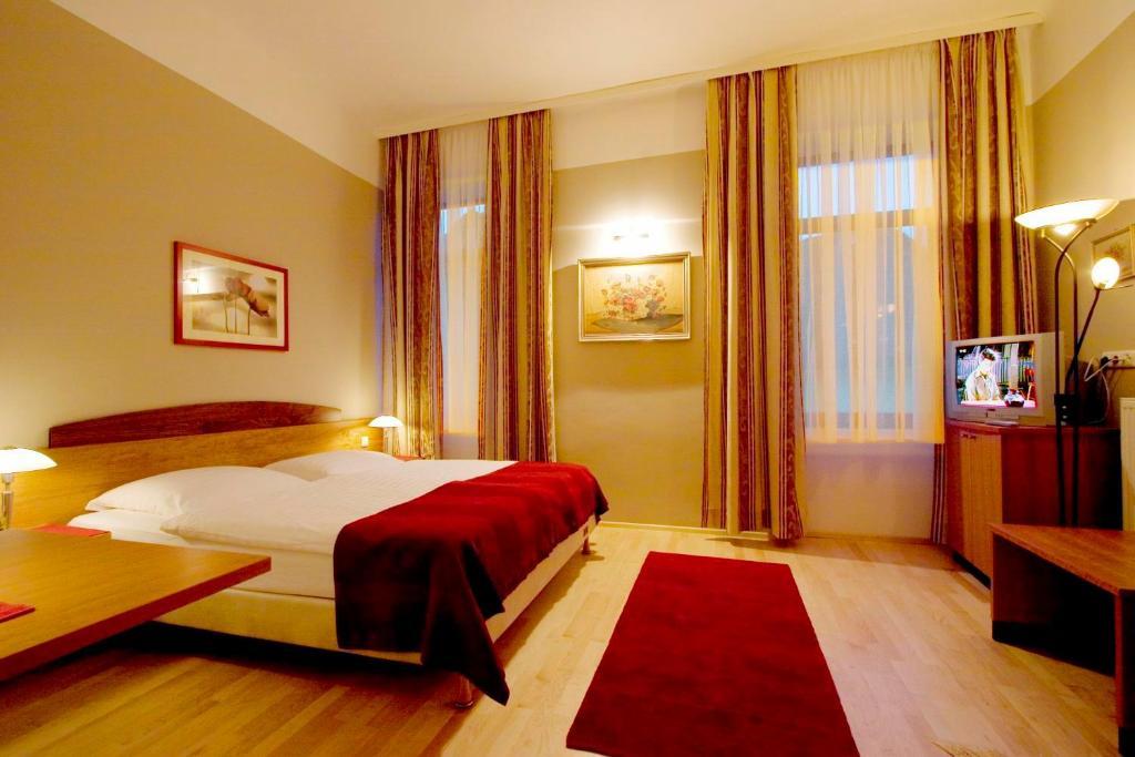 Hotel Garni - Gasthof Pillgrab سانكت فالنتين المظهر الخارجي الصورة